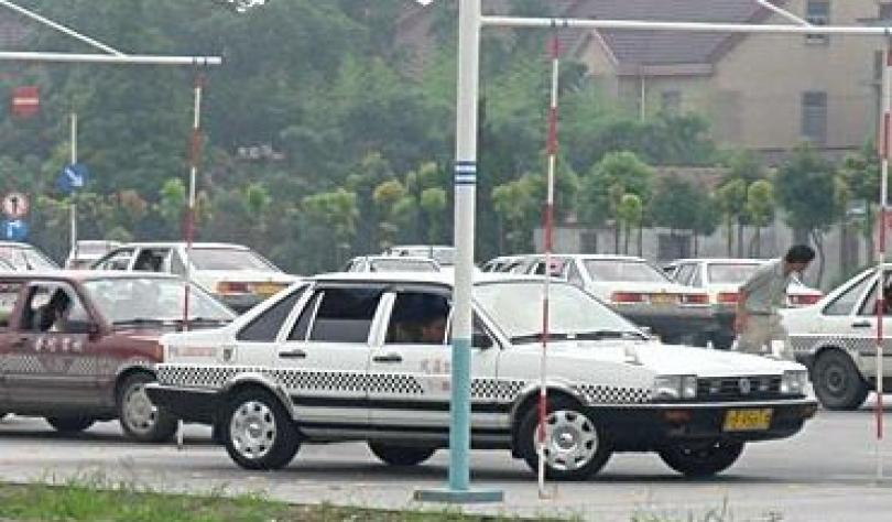 驾校场地